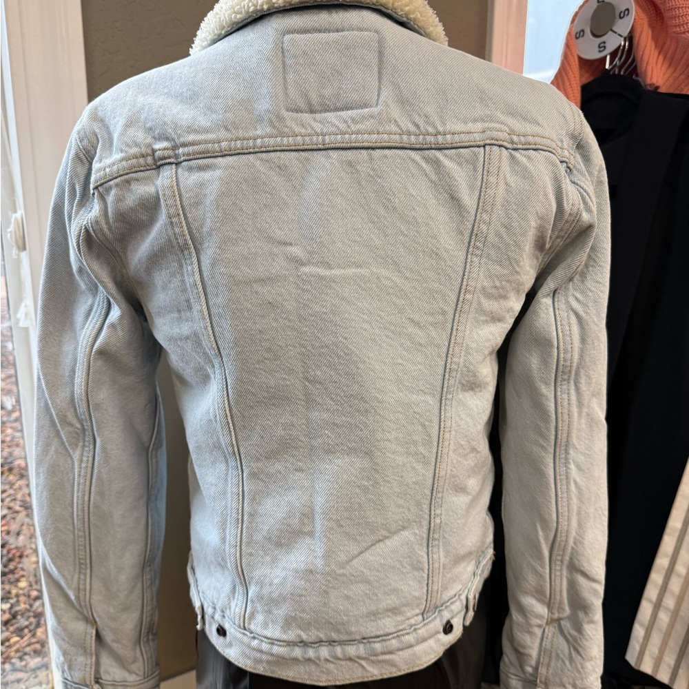 Levi's Cream Sherpa Lined Jacket - Picture 2 of 3